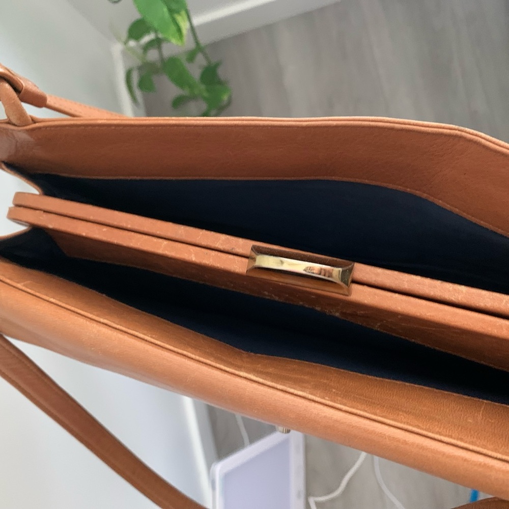 2 for $30 - 🐫 VINTAGE Caramel Envelope Purse ✉️ 👜 BIN 1 - Picture 12 of 13
